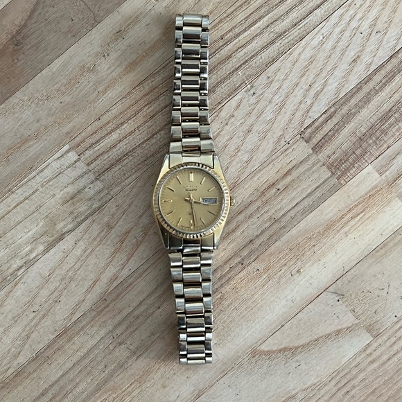 Seiko Ladies Watch Vintage Gold Tone Bracelet and Dial Day Date Windows - Picture 5 of 11